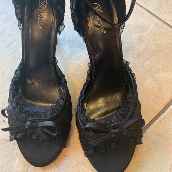 Black Satin heels - Picture 4 of 7